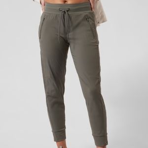 Athleta trekkie joggers